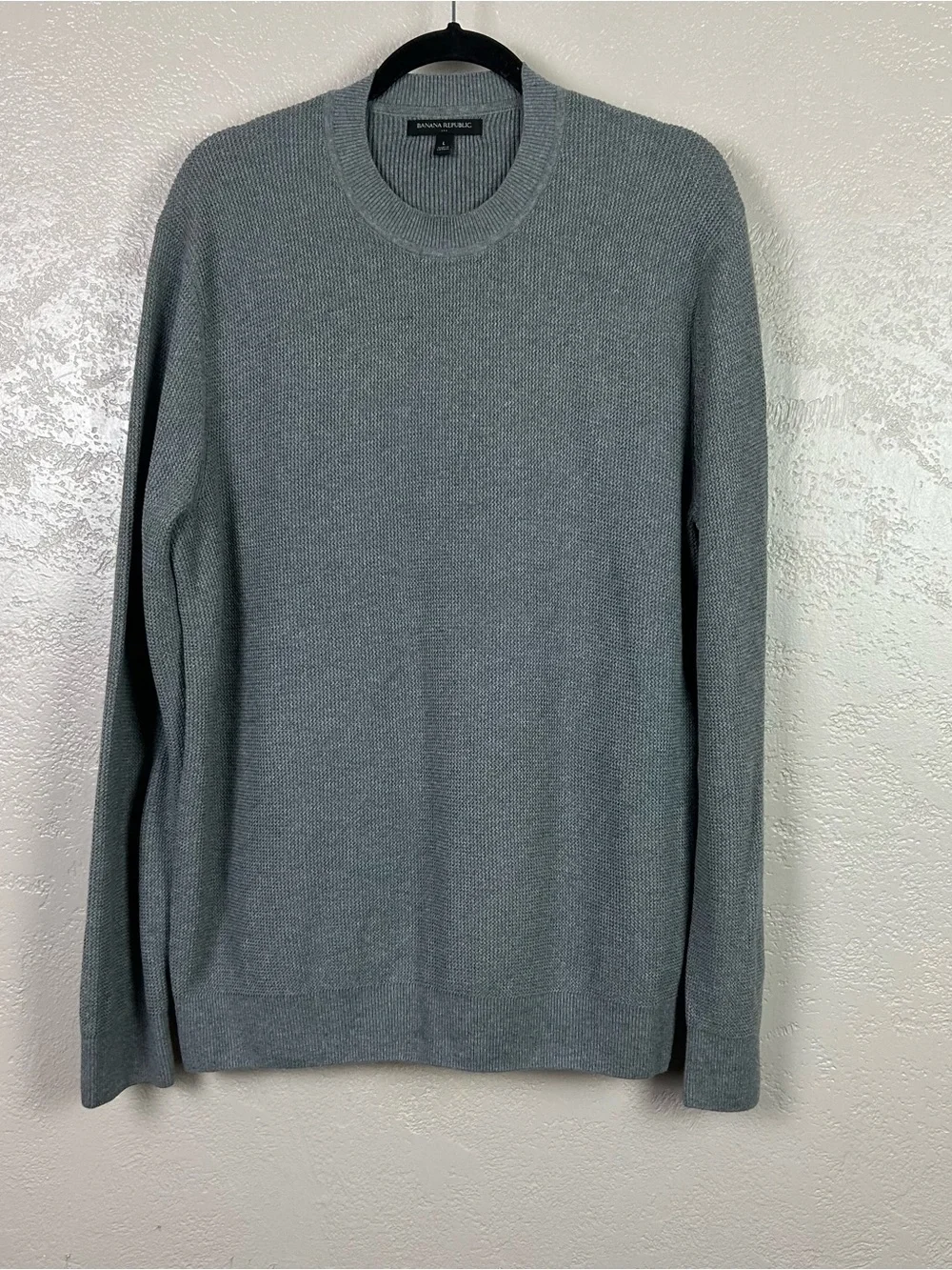 Banana Republic Men’s Light Gray Crewneck Sweater